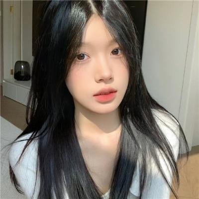 照片中的女孩